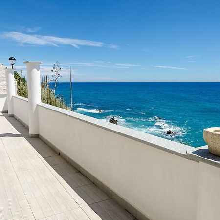 Seaside Holiday Apartment - Unique Location Cipressa Exterior foto