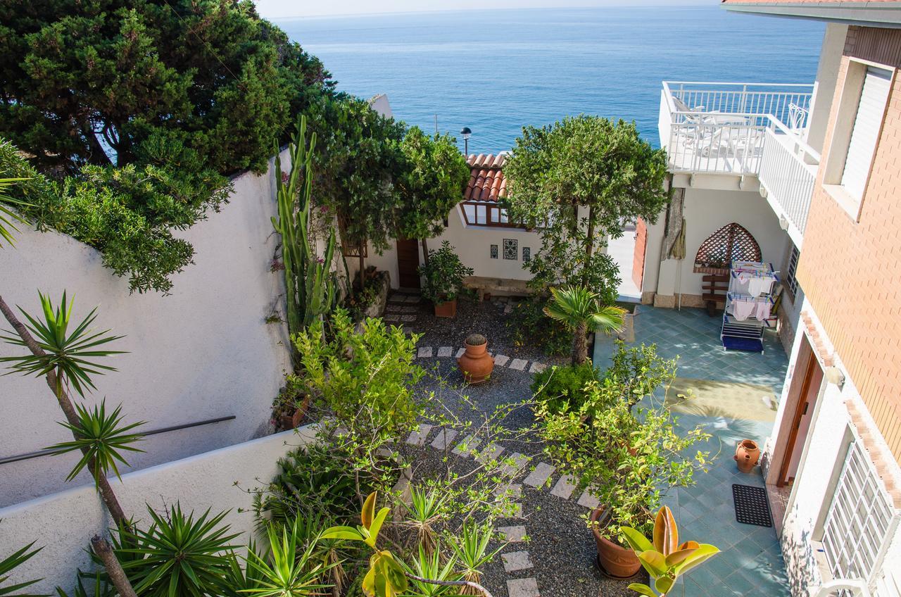 Seaside Holiday Apartment - Unique Location Cipressa Exterior foto